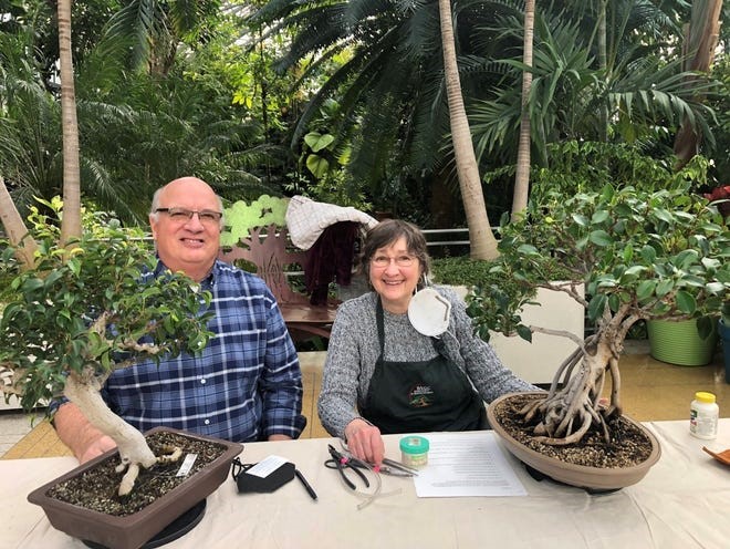 BSGC president Steve Germperline and member and former BSGC president Joanne Easley.
